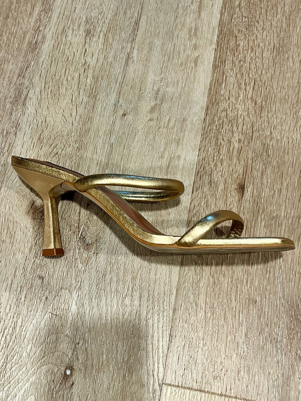 AQUA Gold Women's Strappy Sandals. Size 9.5